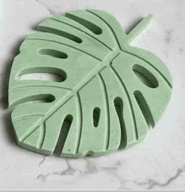 Handgefertigtes Monstera-Blatt – Tropische Dekoration von SteinKunstWerk